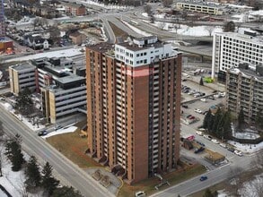 Building Photo - 285 Laurier St