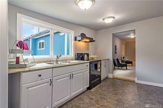 Building Photo - Newly Remodeled 2 Bed / 1 Bath ADU