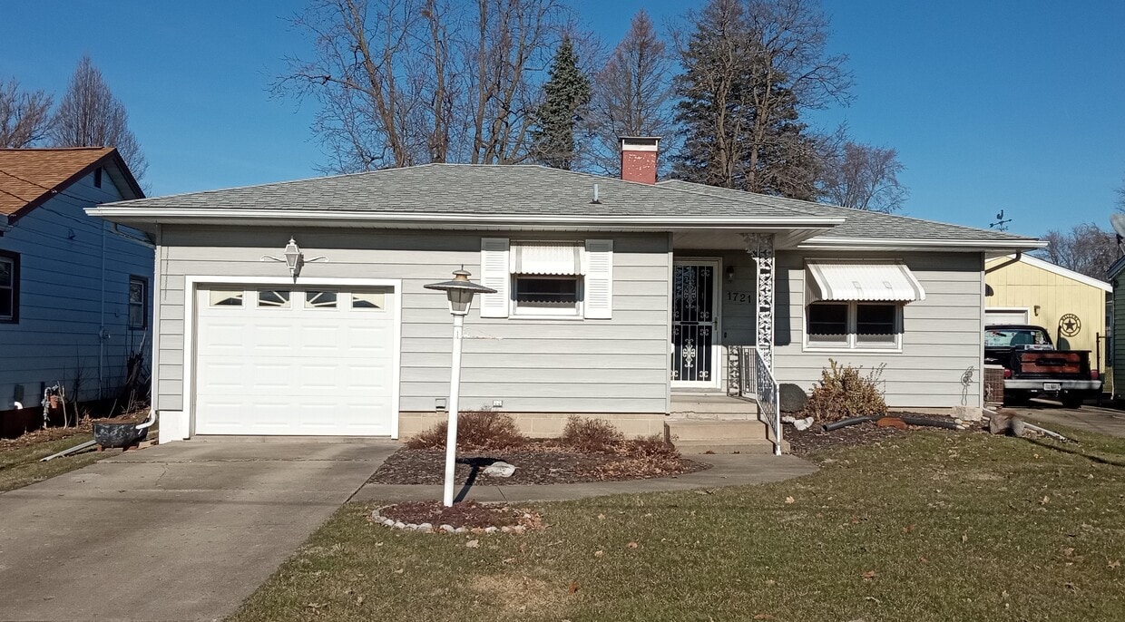 1721 Baird Ave, Galesburg, IL 61401 House Rental in Galesburg, IL