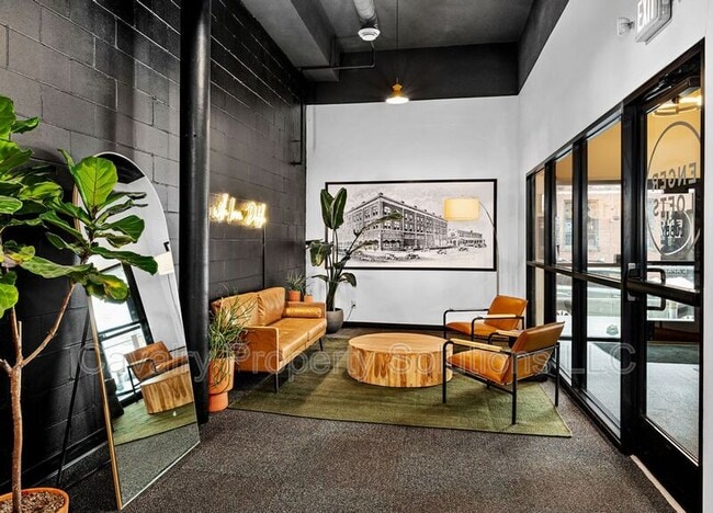 Building Photo - 1831 W Michigan St