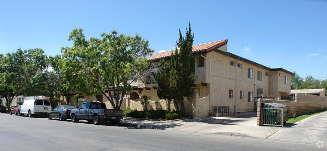 Building Photo - 38503 5th St E