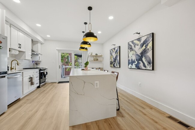 Building Photo - 2604 4th St NE