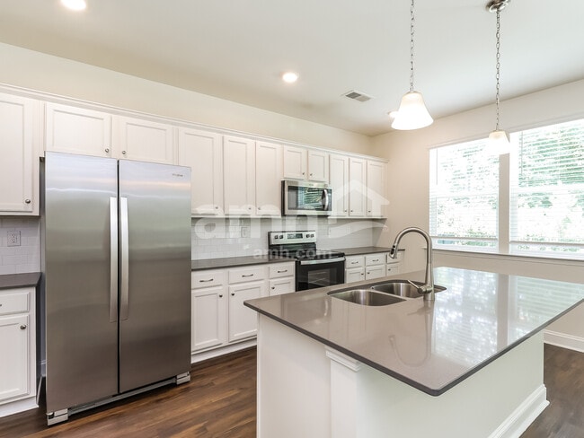 Building Photo - 559 Rivermist Dr