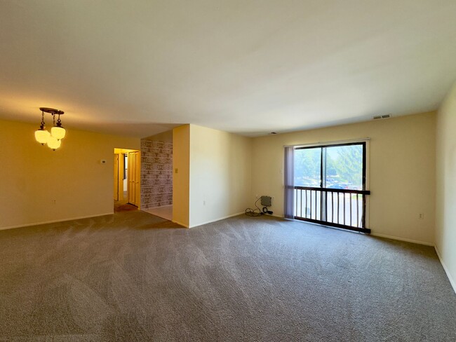 Foto del edificio - 2 Bedroom Condo in Pikesville/Courthaven