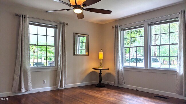 Foto del edificio - 204 Celeste Cir