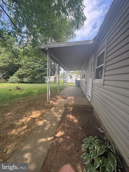 Building Photo - 527 Terrace Dr