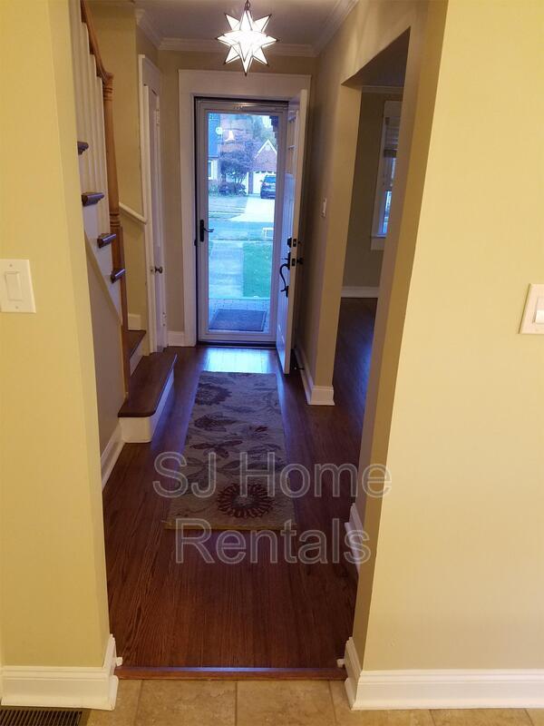 Building Photo - 227 Delview Ln
