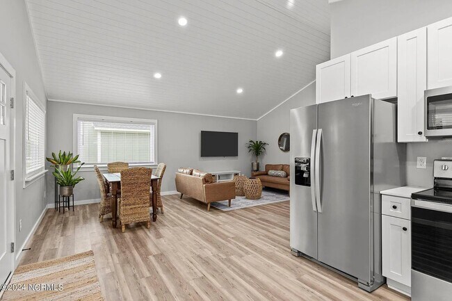 Foto del edificio - 148 Long Pond Lp