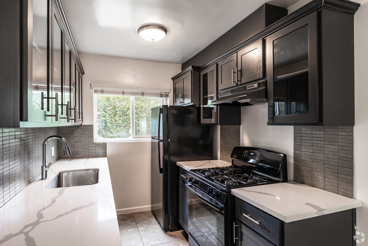 Foto principal - 2419 S Ridgeley Dr