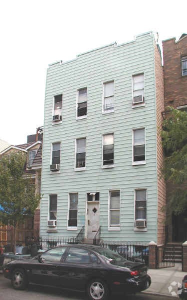 Primary Photo - 148 Lynch St