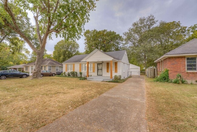 Charming 3-Bedroom Home with Modern Upgrades and Spacious Backyard in a Peaceful Neighborhood - Charming 3-Bedroom Home with Modern Upgrades and Spacious Backyard in a Peaceful Neighborhood