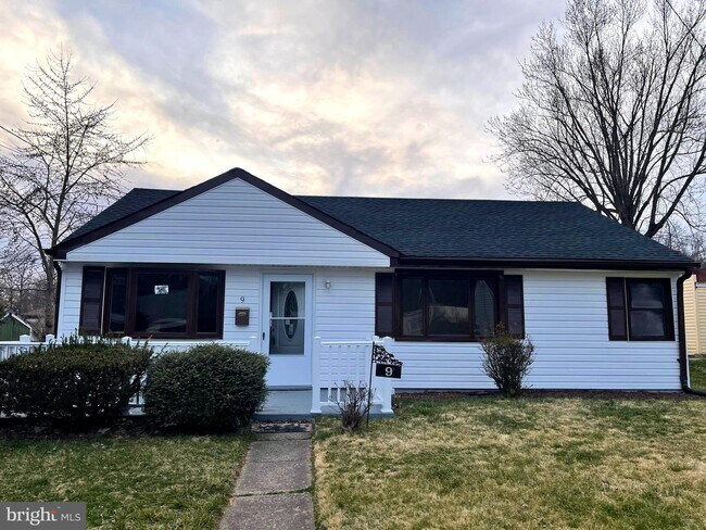 Foto del edificio - 9 Dixfield Ave