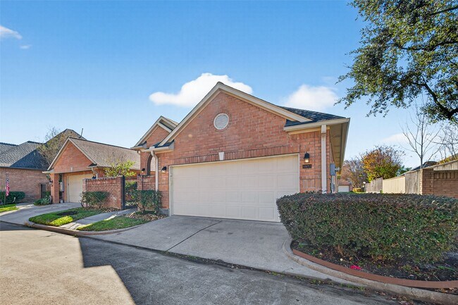 Building Photo - 8023 Oakwood Hollow St