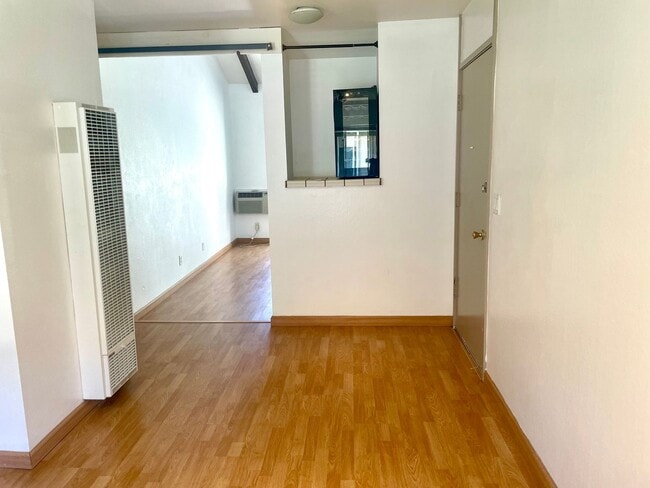 Foto del edificio - 1 Bedroom Condo Near Downtown WC