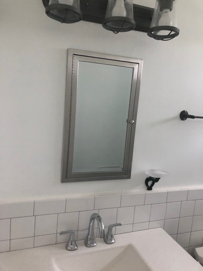 bathroom - 2206 Echo Park Ave