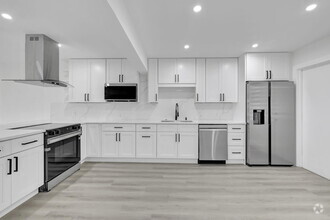 Building Photo - 3050 N Palm Aire Dr
