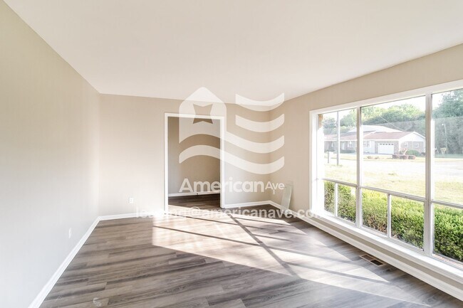 Building Photo - 300 Spillers St