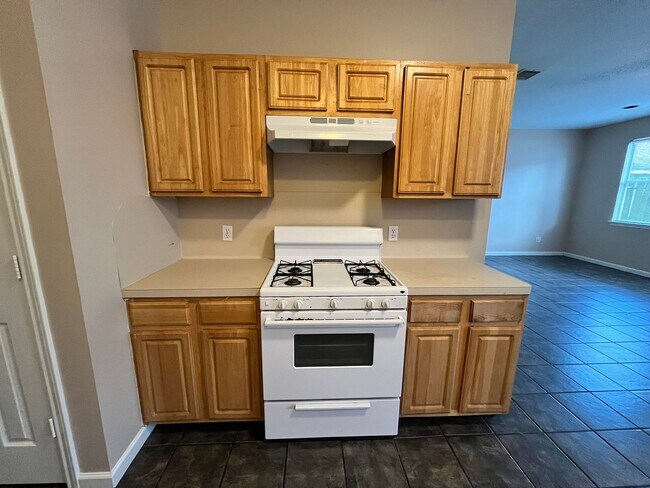 Foto del edificio - For Lease | 3 Bed, 2 Bath | 1,797 Sq Ft | ...