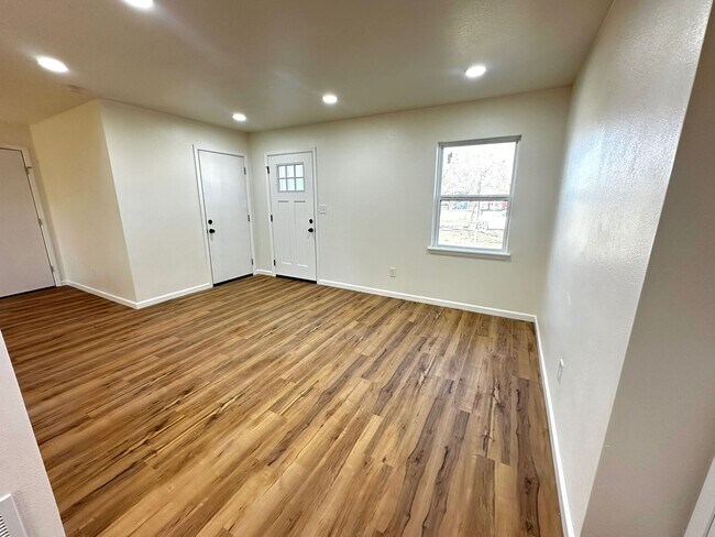 Foto del edificio - 2006 San Francisco Dr