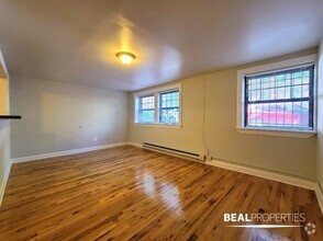 Building Photo - 727 W Barry Ave