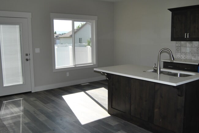 Building Photo - 1147 Villa Vista Dr