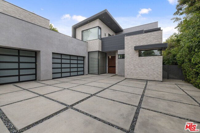 Foto del edificio - 5365 Vanalden Ave