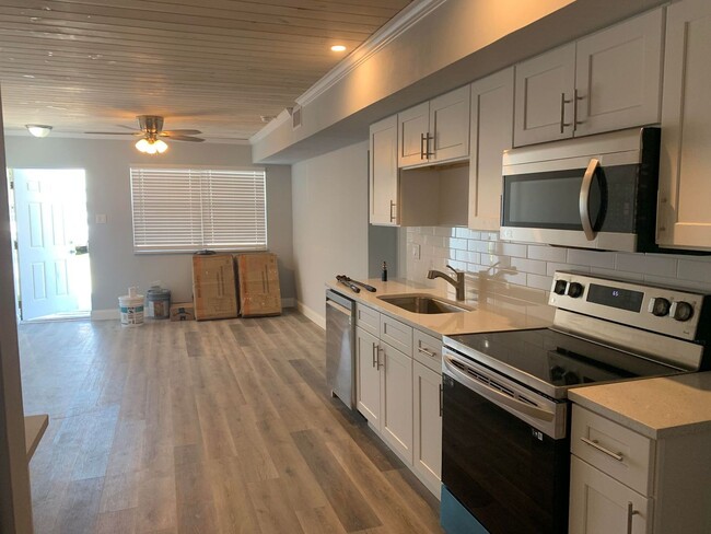 Building Photo - 2551 Broadwater St