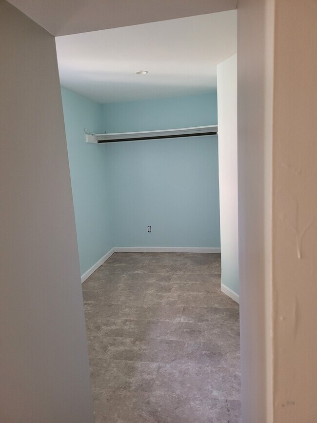 Building Photo - 334 Hudson Ave