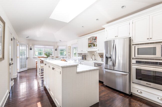 Building Photo - 31 Millfarm Ln