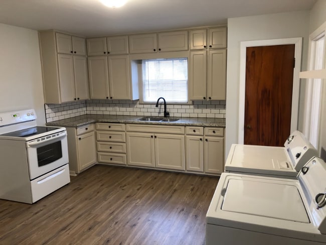 Building Photo - 2915 Grim Ave