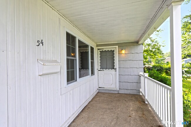 Foto del edificio - 52-54-54 Pond Point Ave