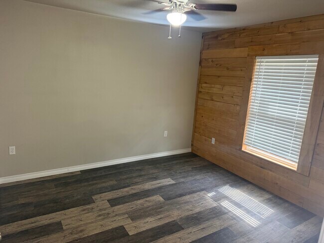 Foto del edificio - 1000 N Cherry St