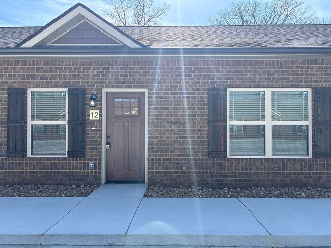 Building Photo - 404 Cedar Ln