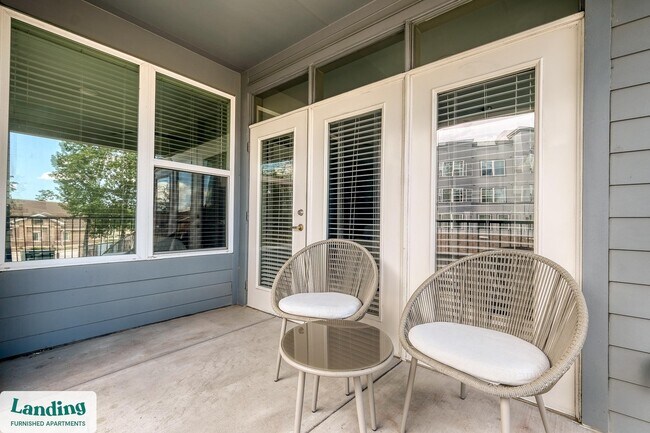 Foto del edificio - 300 Enclave Dr