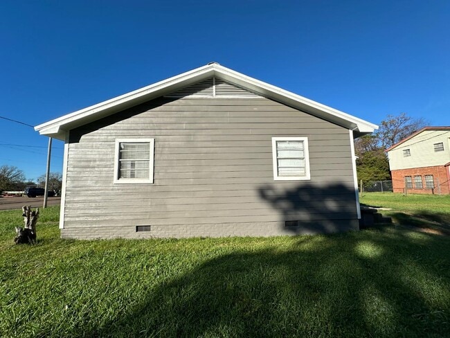 Building Photo - 1113 Espy Dr