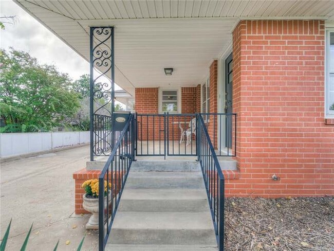 Building Photo - 2708 NW 34th St