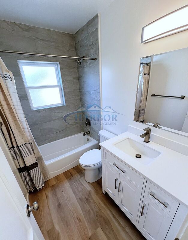Building Photo - 1382 W 26th Pl