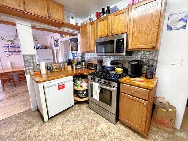 Building Photo - 42 N Breese Terrace