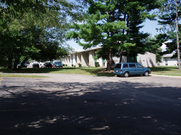Primary Photo - 810 Redwood Ave N