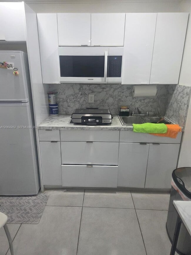 Building Photo - 1235 SW 136th Pl