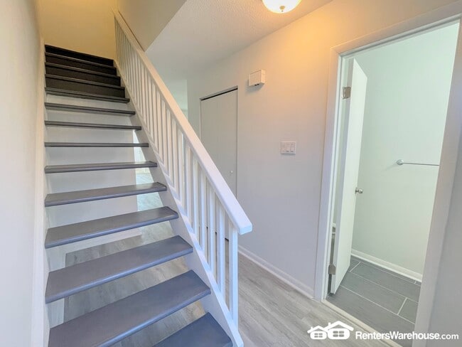 Building Photo - 5000 Dunderdale Ct