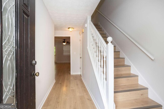 Building Photo - 2414 Leeward Ct