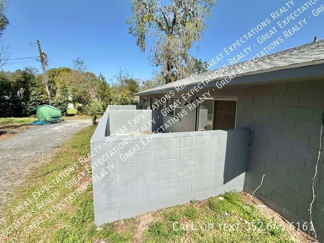 Foto del edificio - 5926 SE Front Rd