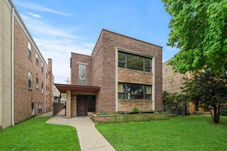 Building Photo - 2545 W Lunt Ave