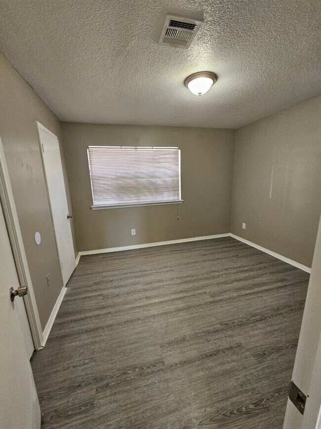 Foto del edificio - Spacious 3 Bedroom House in Del City