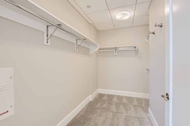Foto del edificio - 5455 Landmark Pl