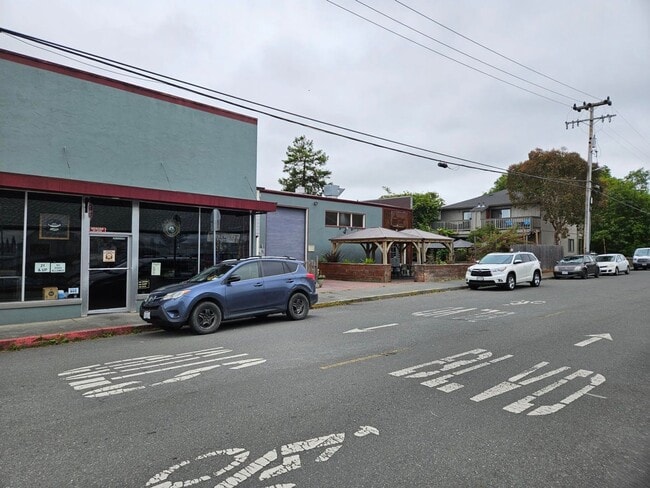 Building Photo - 815 J St
