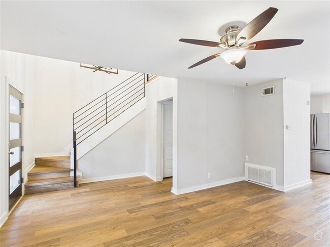 Foto del edificio - 6211 Manor Rd