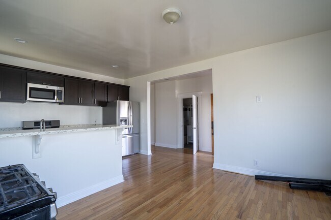 Building Photo - 4051 Normandie Ave