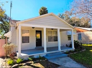 Building Photo - 2015 Oakwood Ave